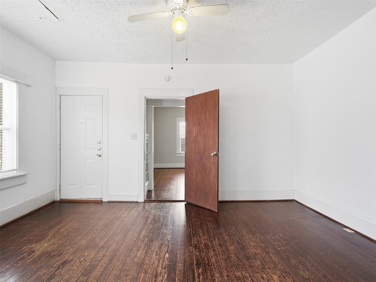813 W 8th St #3 - Photo 4 of 21