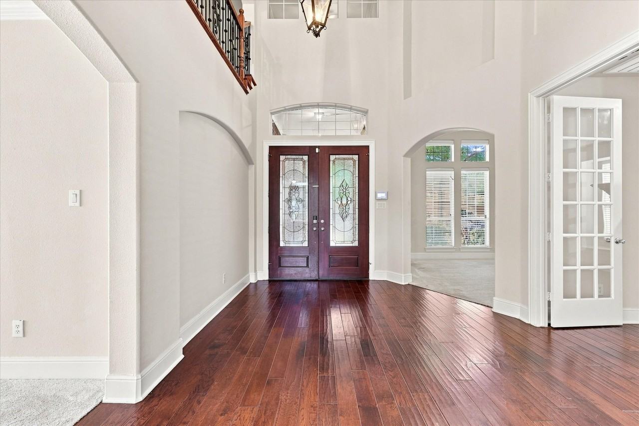 509 Wentworth Ln - Photo 3 of 40