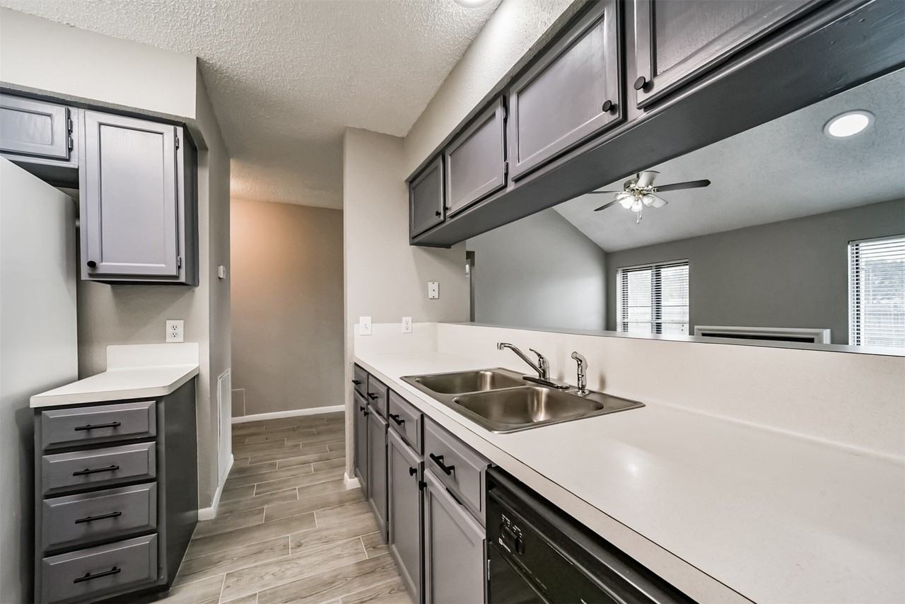 1613 Brook Meadow Dr - Photo 7 of 19