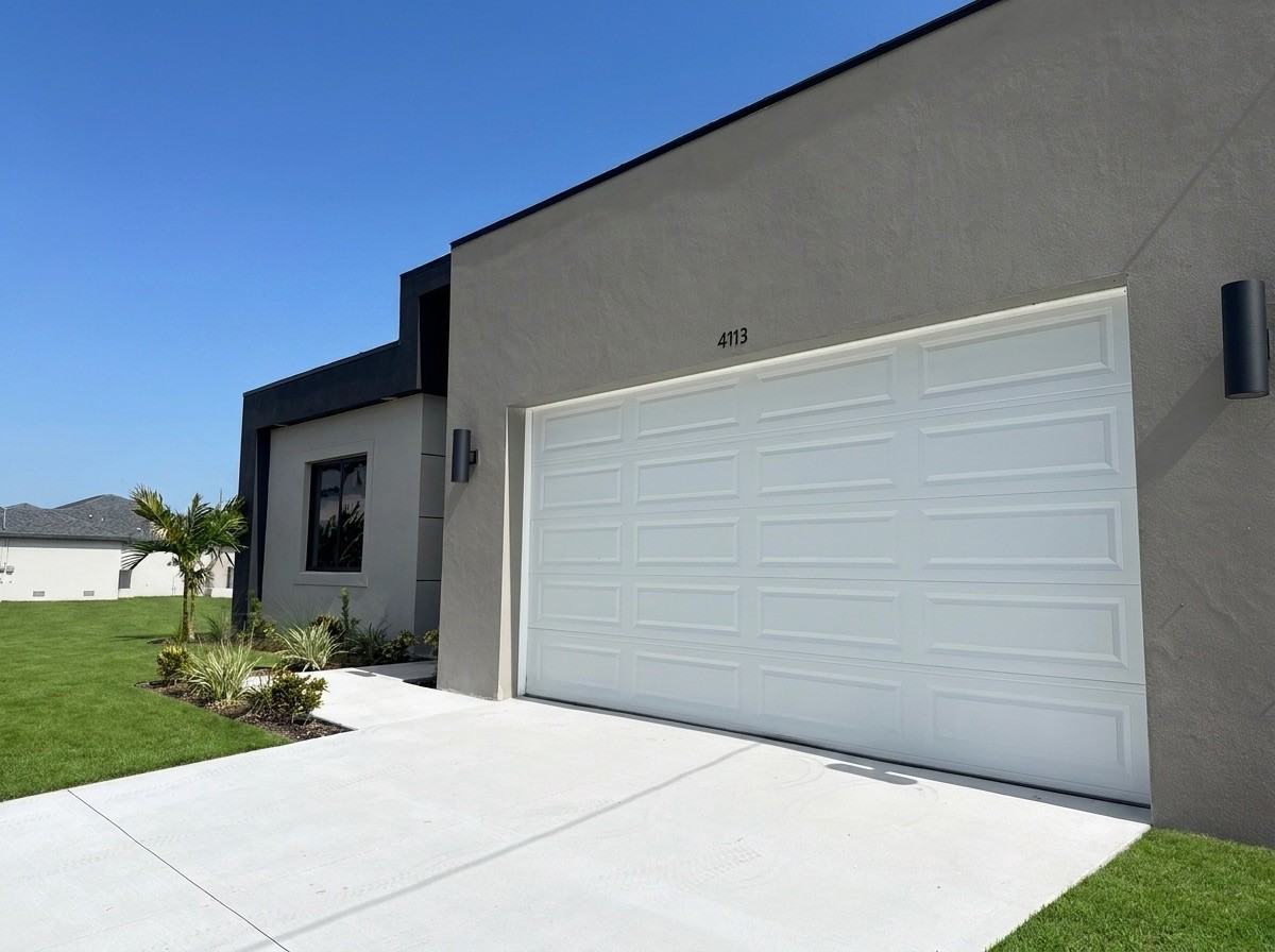 4113 Northwest 34th Laneclientes@realtymiamigroup.com #1 - Photo 3 of 27