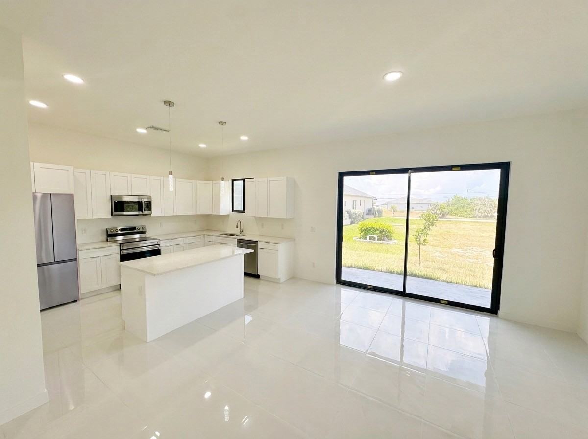 4113 Northwest 34th Laneclientes@realtymiamigroup.com #1 - Photo 4 of 27