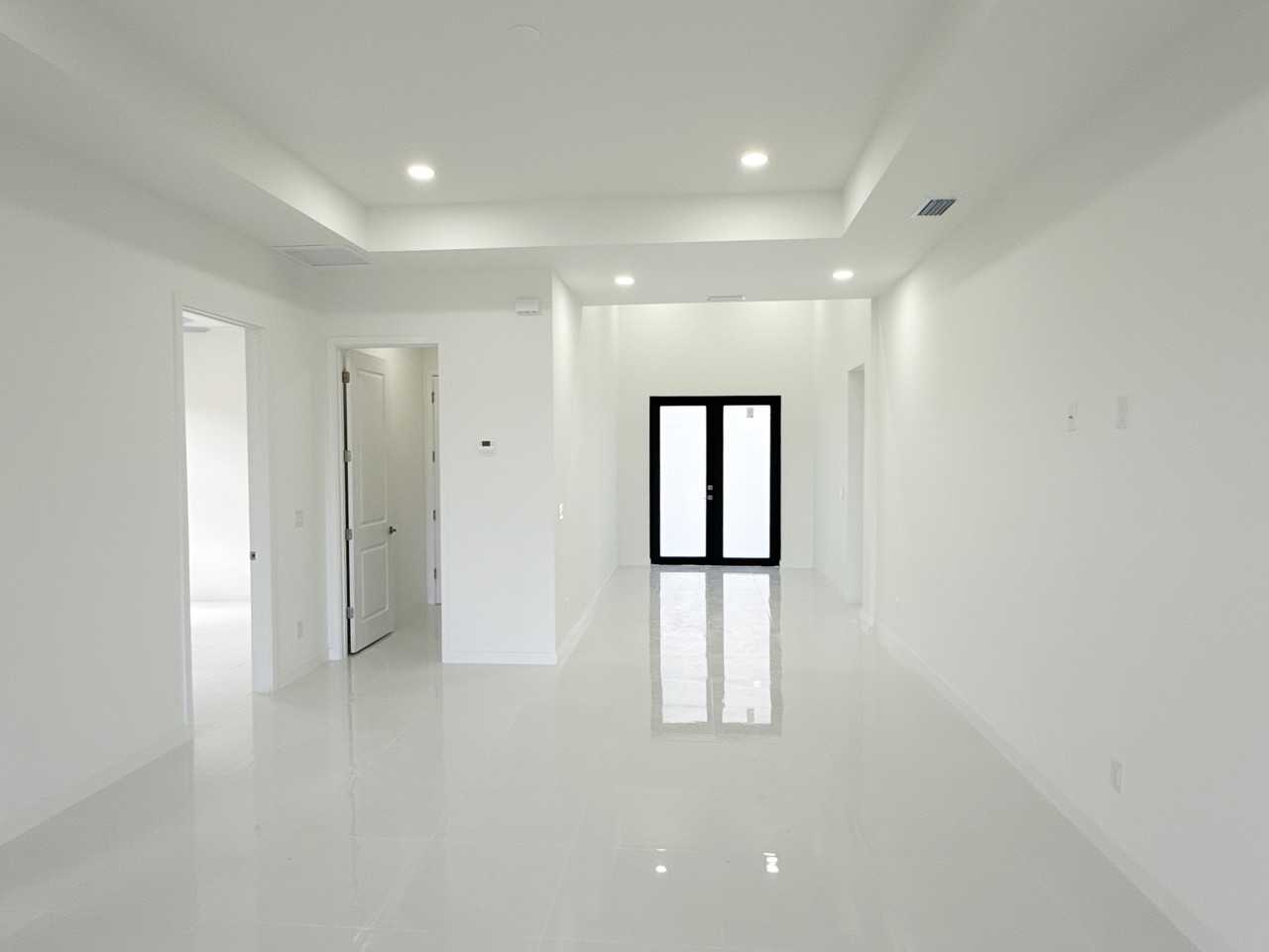 4113 Northwest 34th Laneclientes@realtymiamigroup.com #1 - Photo 6 of 27