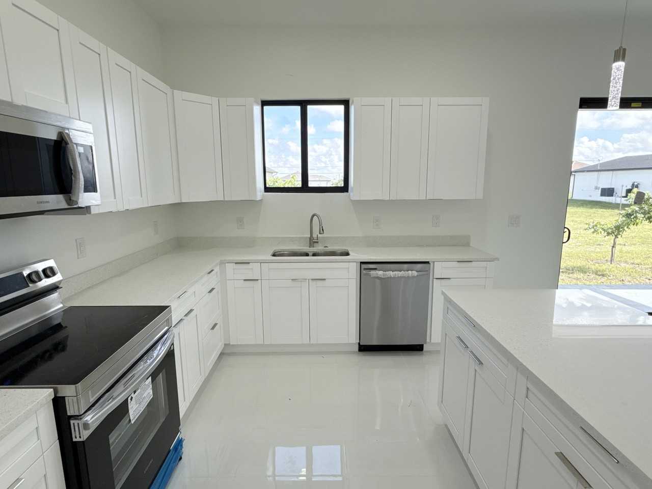4113 Northwest 34th Laneclientes@realtymiamigroup.com #1 - Photo 7 of 27