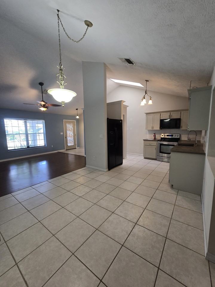 13309 Woodward Dr - Photo 5 of 30