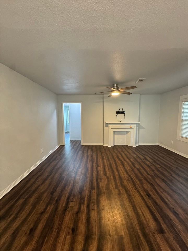 3241 Sandage Ave - Photo 2 of 19