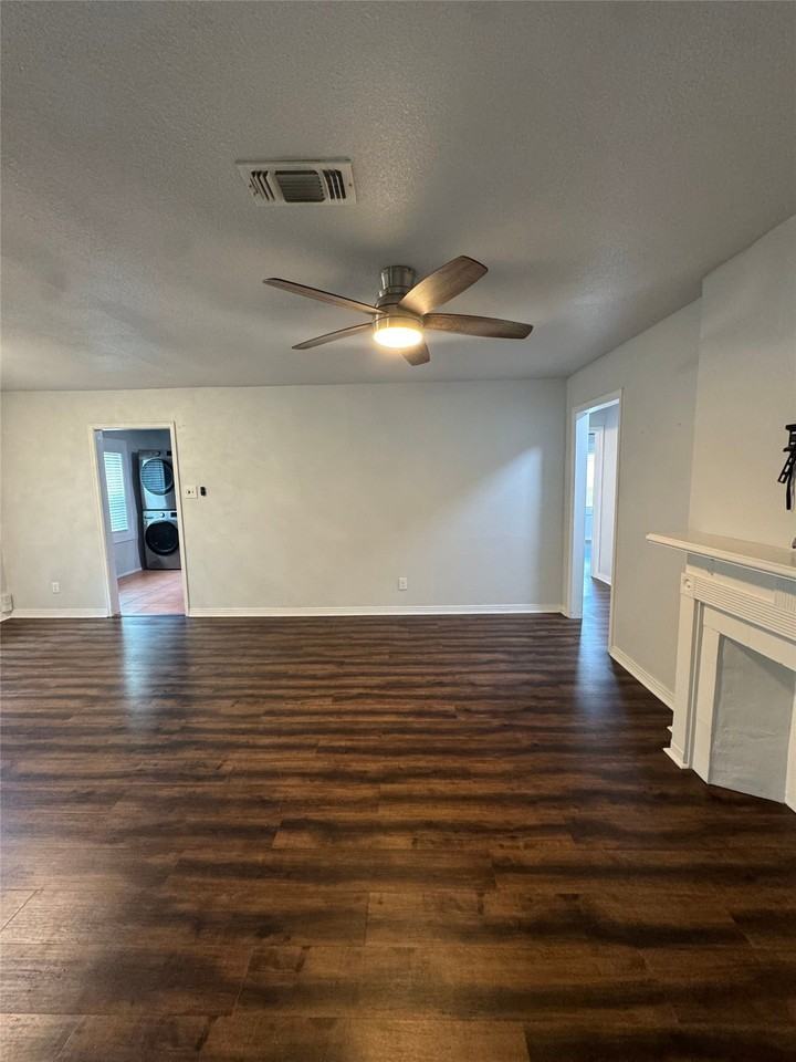 3241 Sandage Ave - Photo 4 of 19