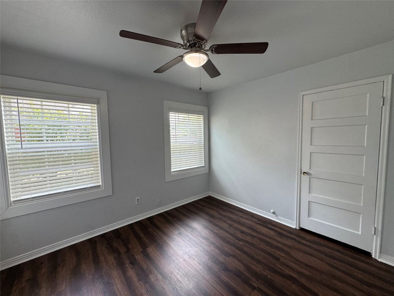 3241 Sandage Ave - Photo 7 of 19