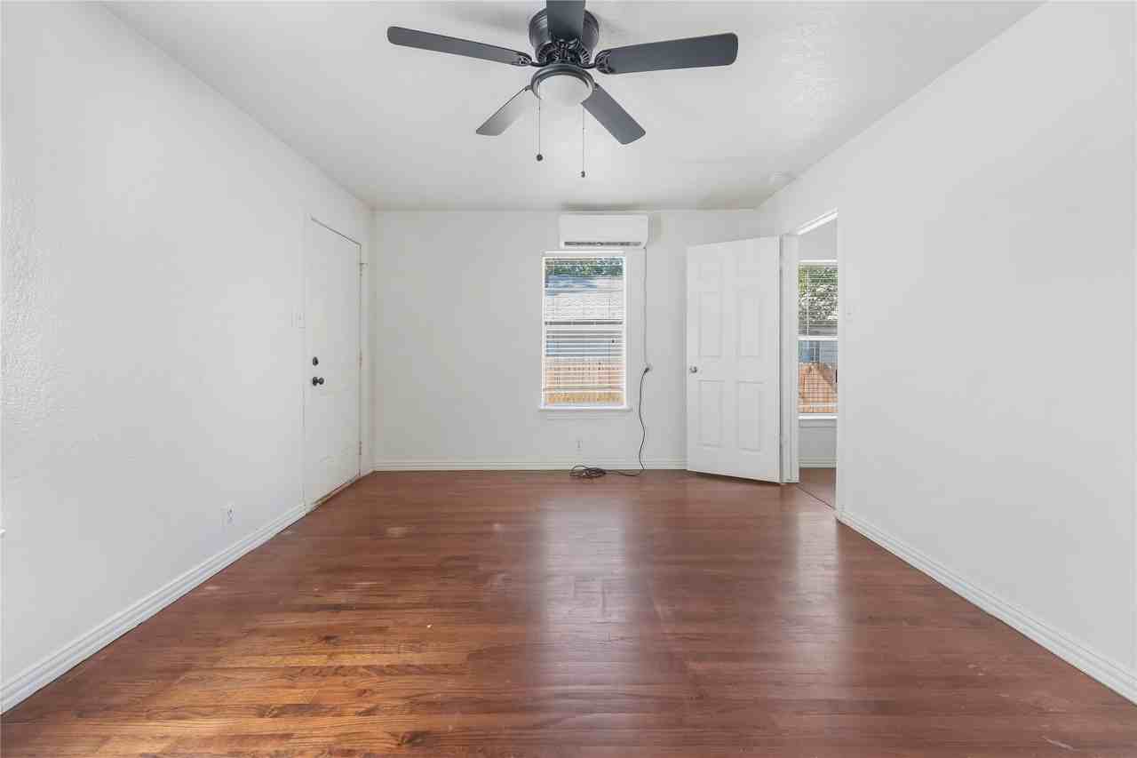 2404 Colony Ct - Photo 2 of 9