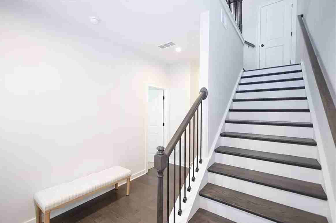 1006 Burnside Ln Nw - Photo 3 of 26