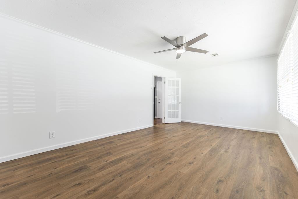 410 Thomson Rd - Photo 2 of 25