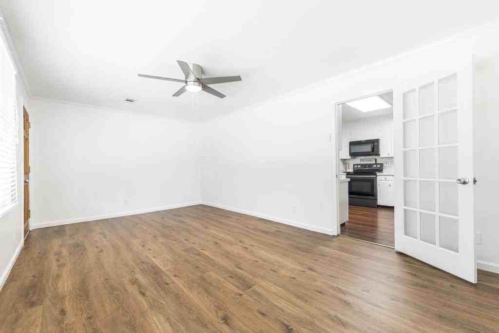 410 Thomson Rd - Photo 3 of 25