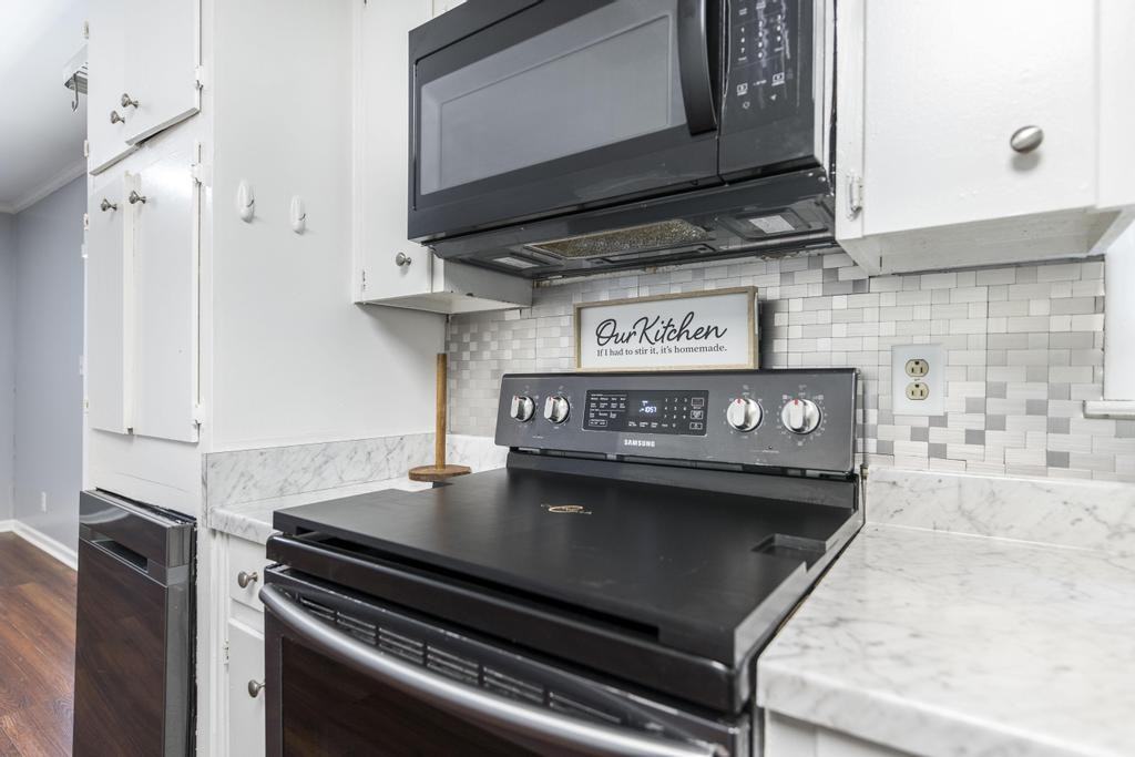 410 Thomson Rd - Photo 4 of 25
