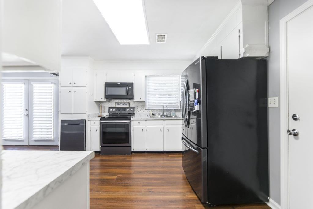 410 Thomson Rd - Photo 7 of 25