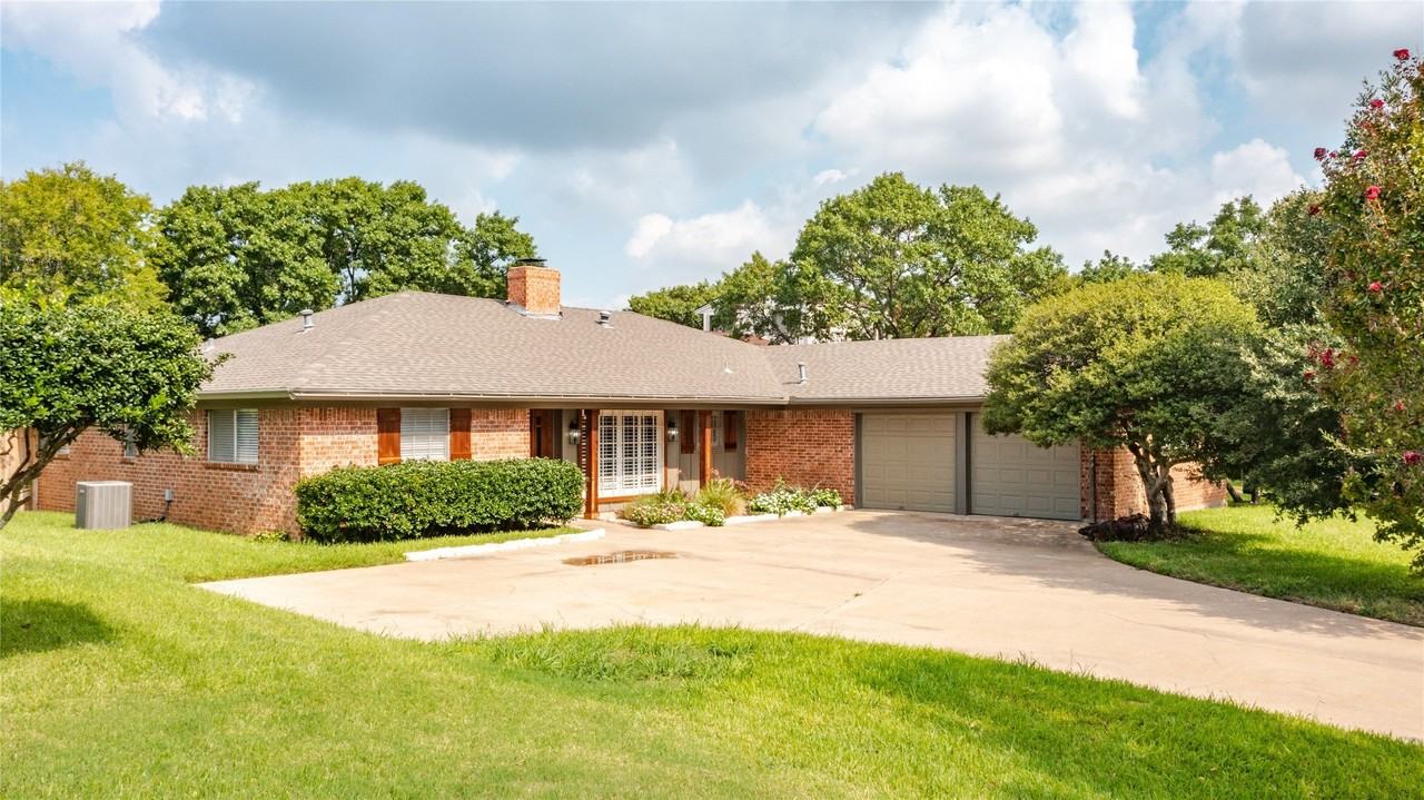 8921 Crosswind Dr - Photo 3 of 30