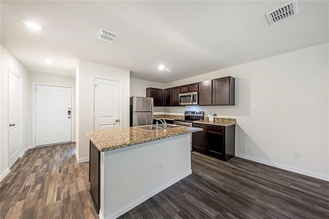 1005 Dawson St - Photo 3 of 21