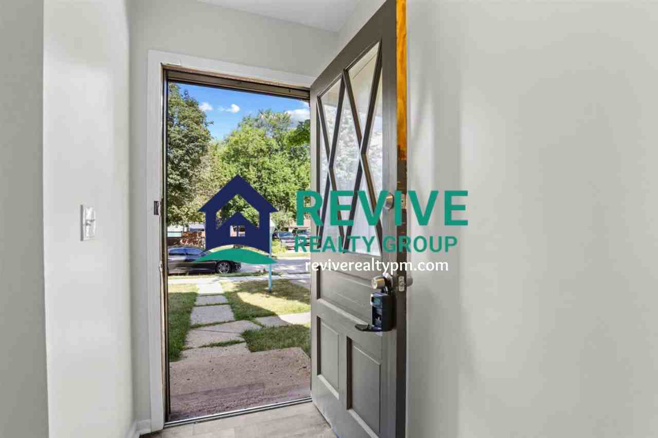 28765 Glasgow St #1 - Photo 3 of 24
