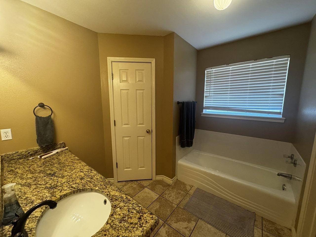 1449 Oakwood Dr - Photo 5 of 15