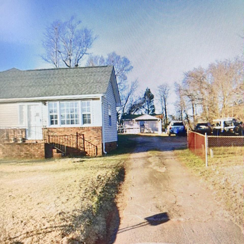 312 W Main St - Photo 2 of 4