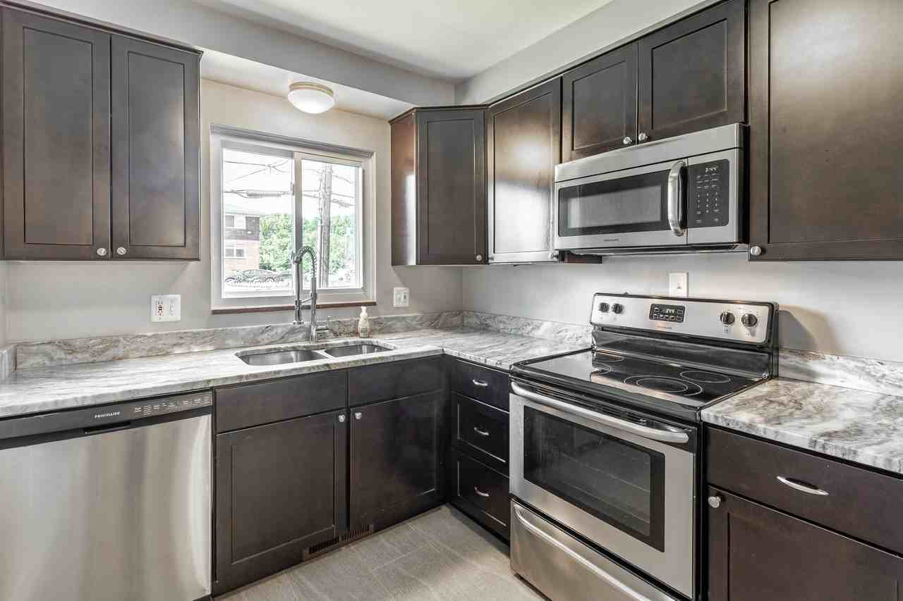 1909 Gardenia Ave #7 - Photo 5 of 18