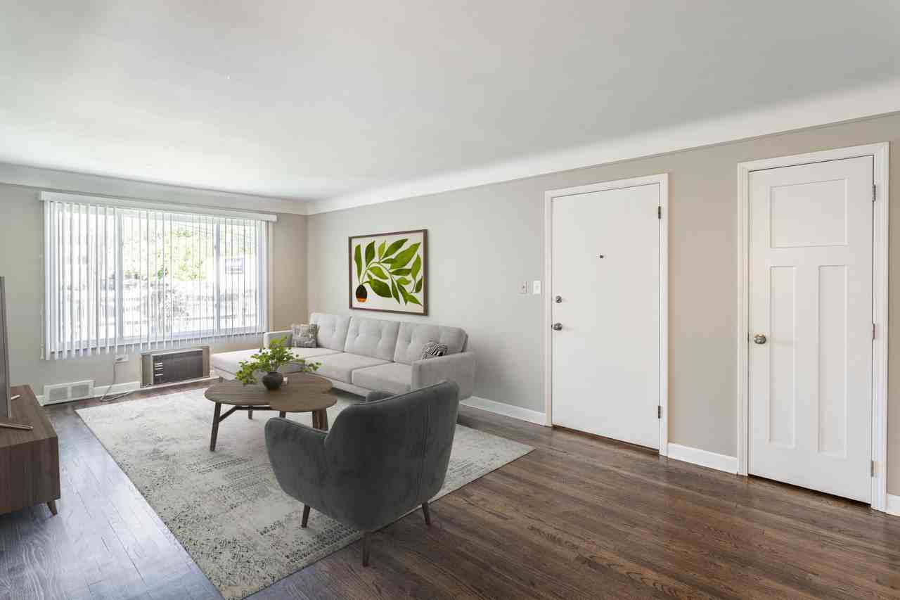 1909 Gardenia Ave #7 - Photo 7 of 18