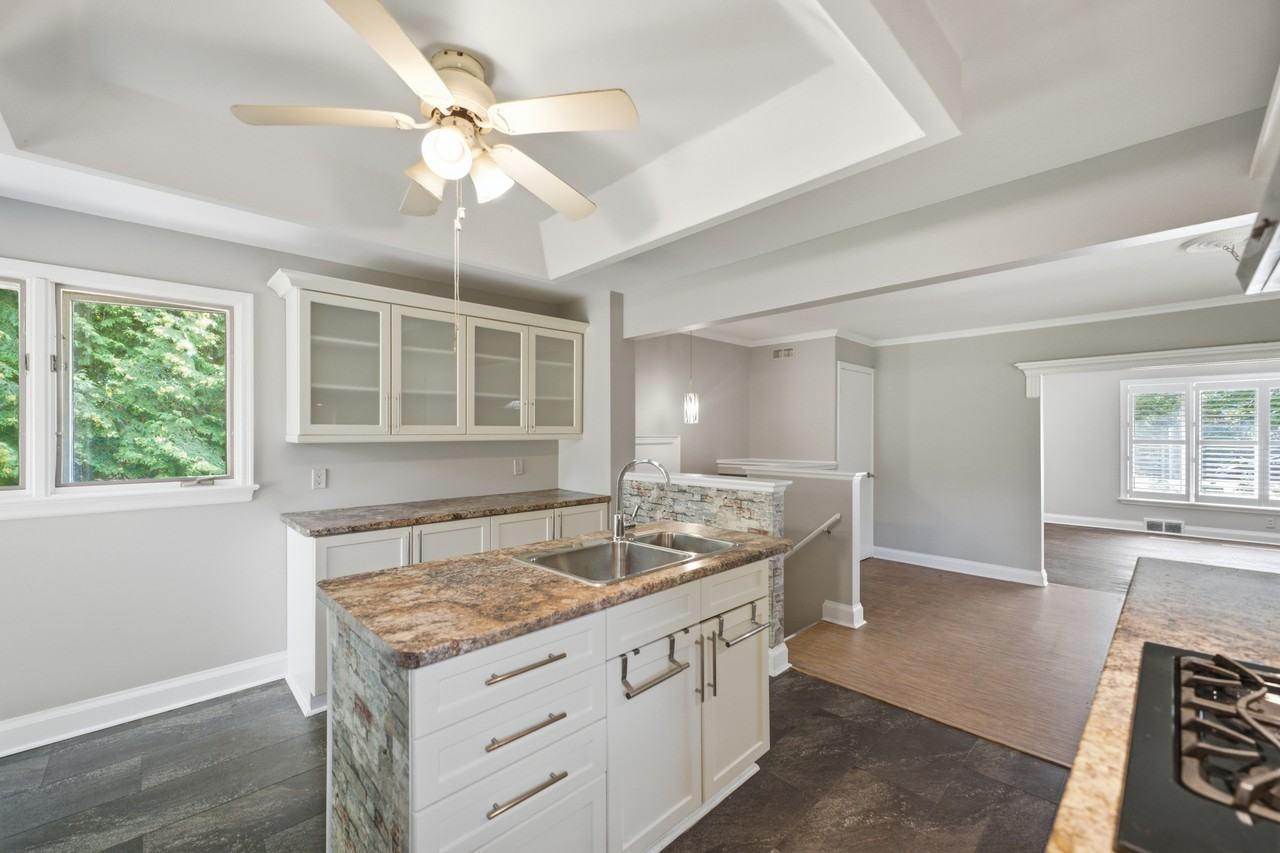 40 Brook Road South - Photo 4 of 21