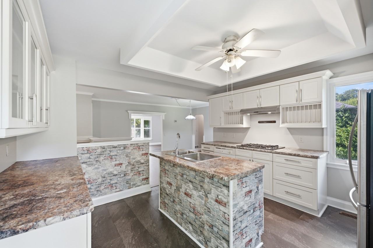 40 Brook Road South - Photo 5 of 21