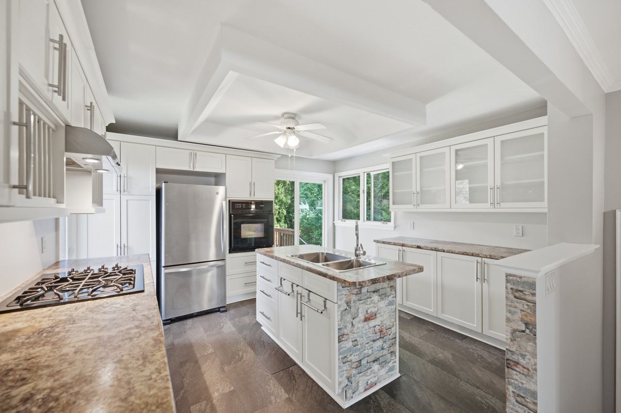 40 Brook Road South - Photo 3 of 21