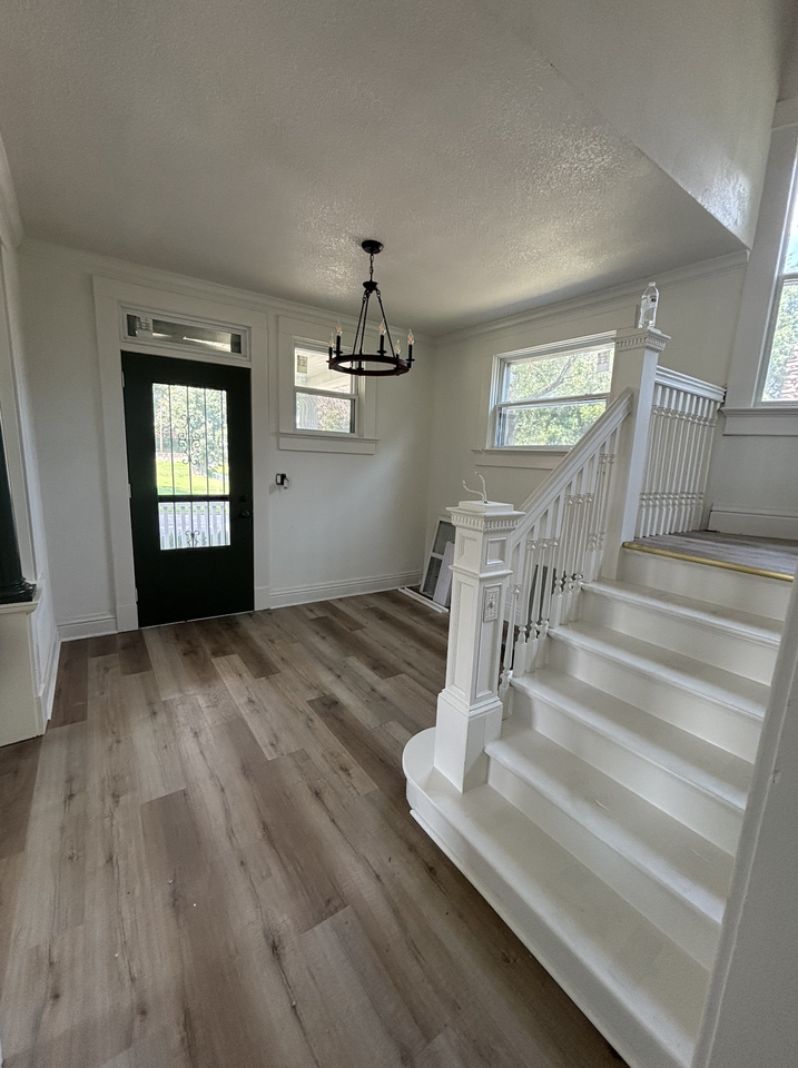 1033 4th Ave - Photo 3 of 11
