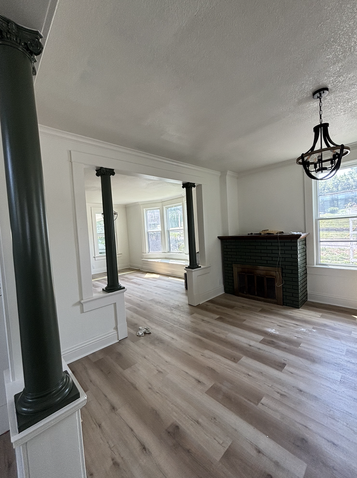 1033 4th Ave - Photo 5 of 11