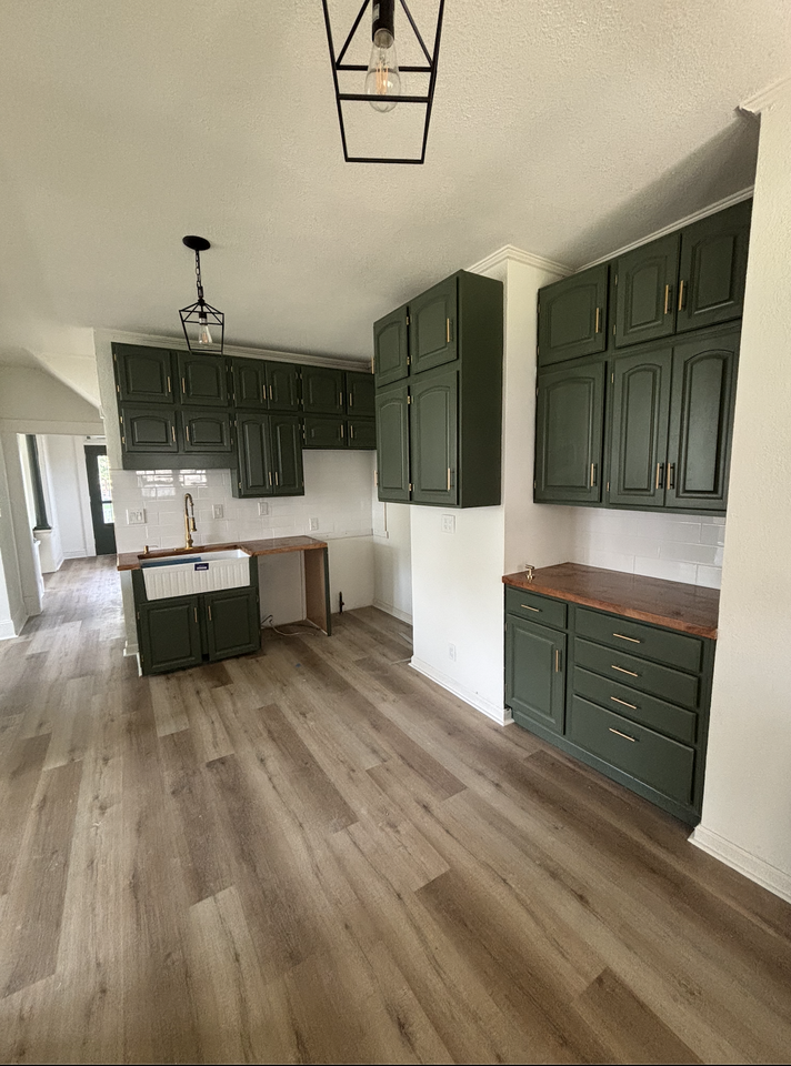 1033 4th Ave - Photo 6 of 11