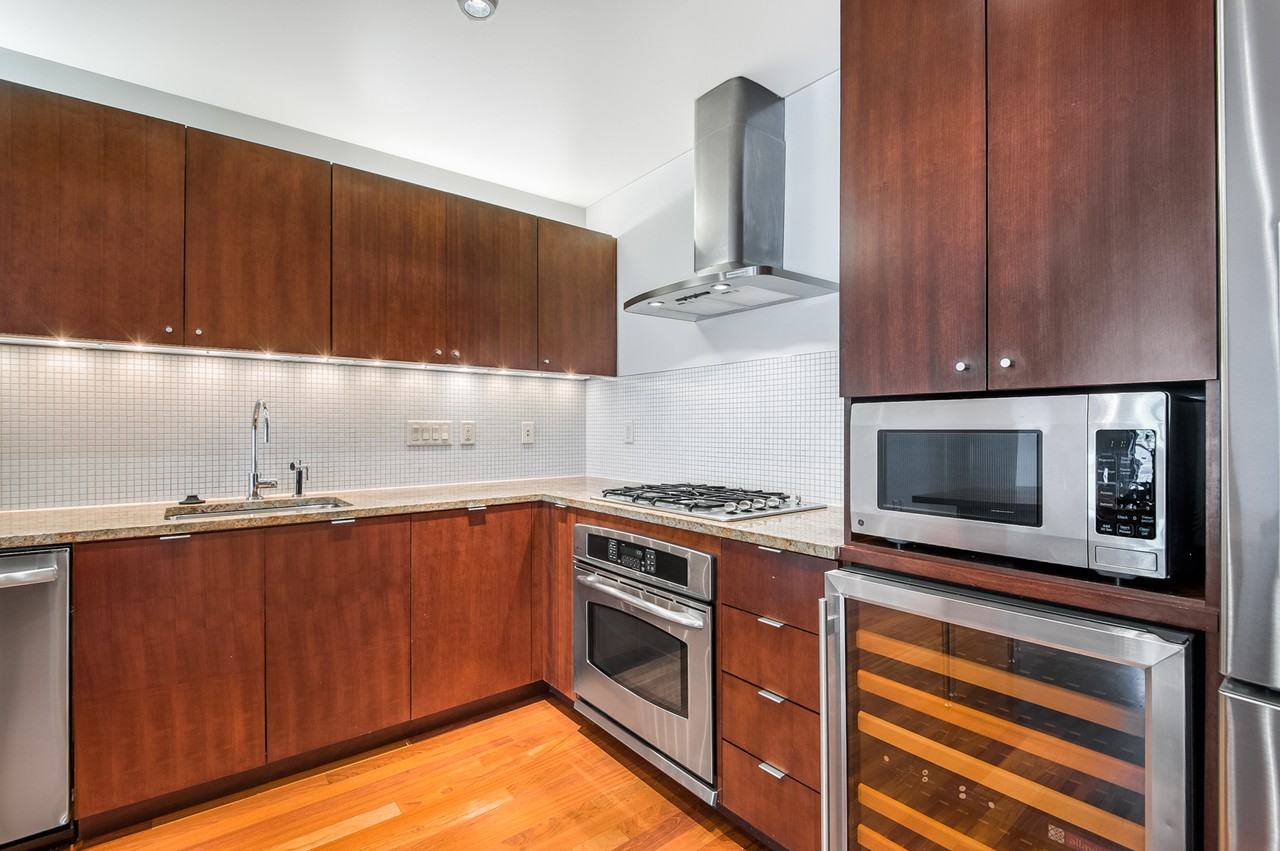 844 S Curry St - Photo 3 of 25
