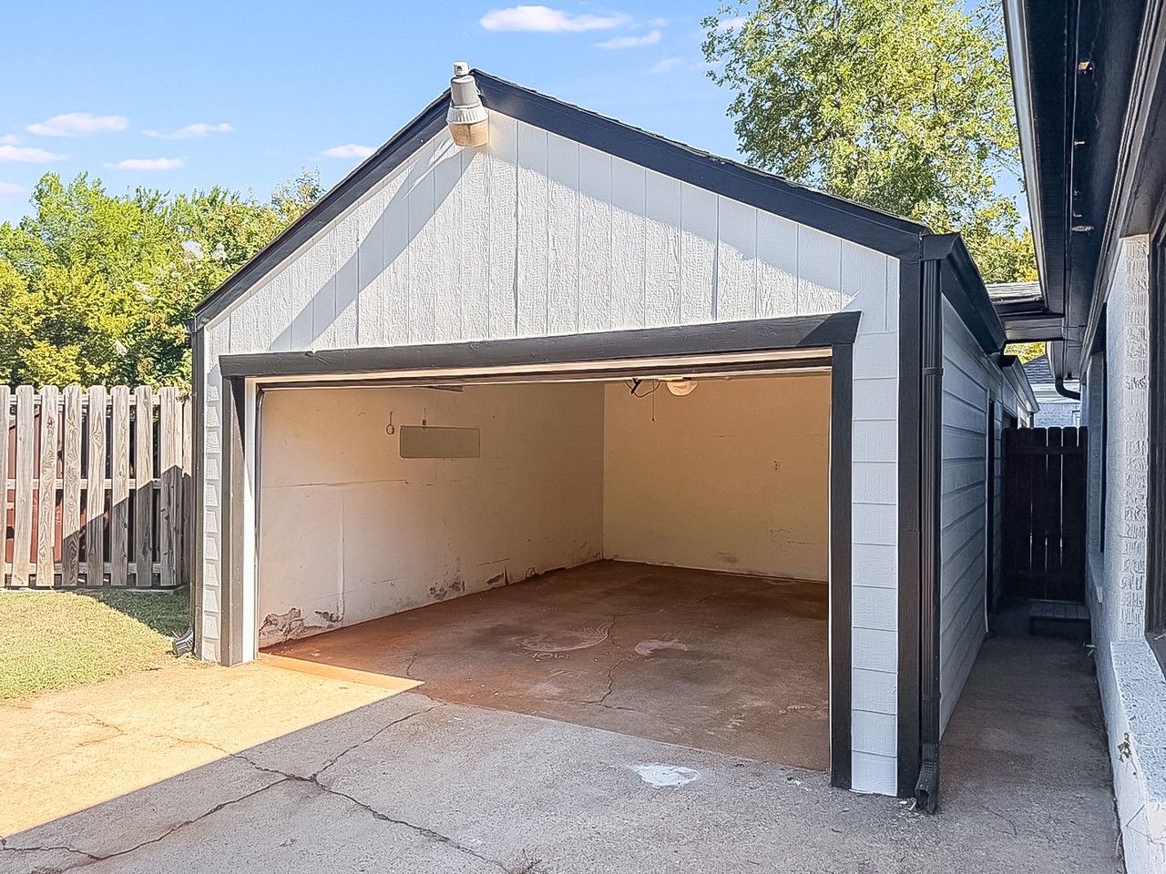 821 S College Ave - Photo 3 of 14