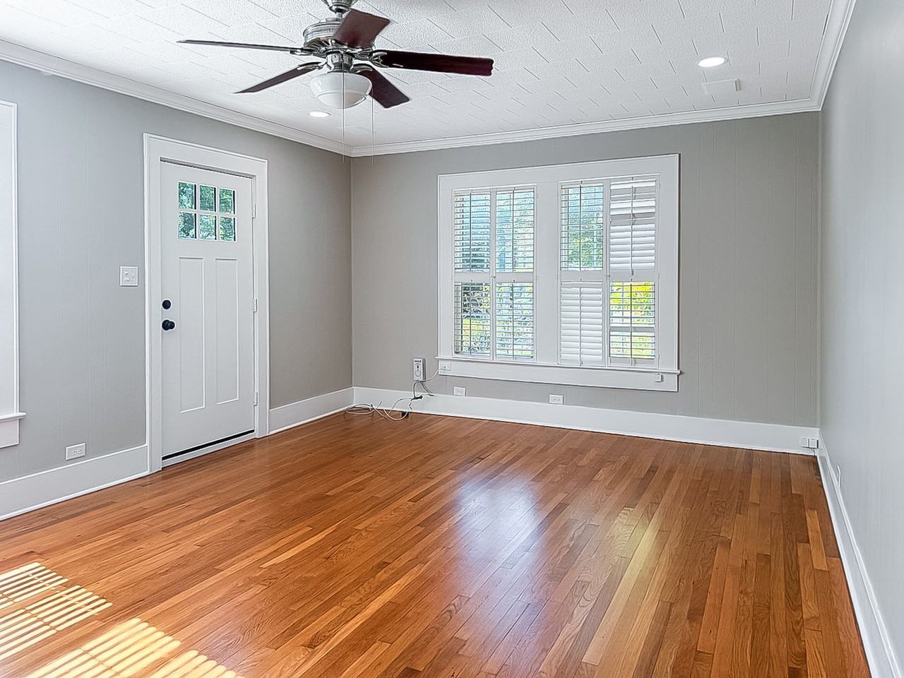 821 S College Ave - Photo 5 of 14