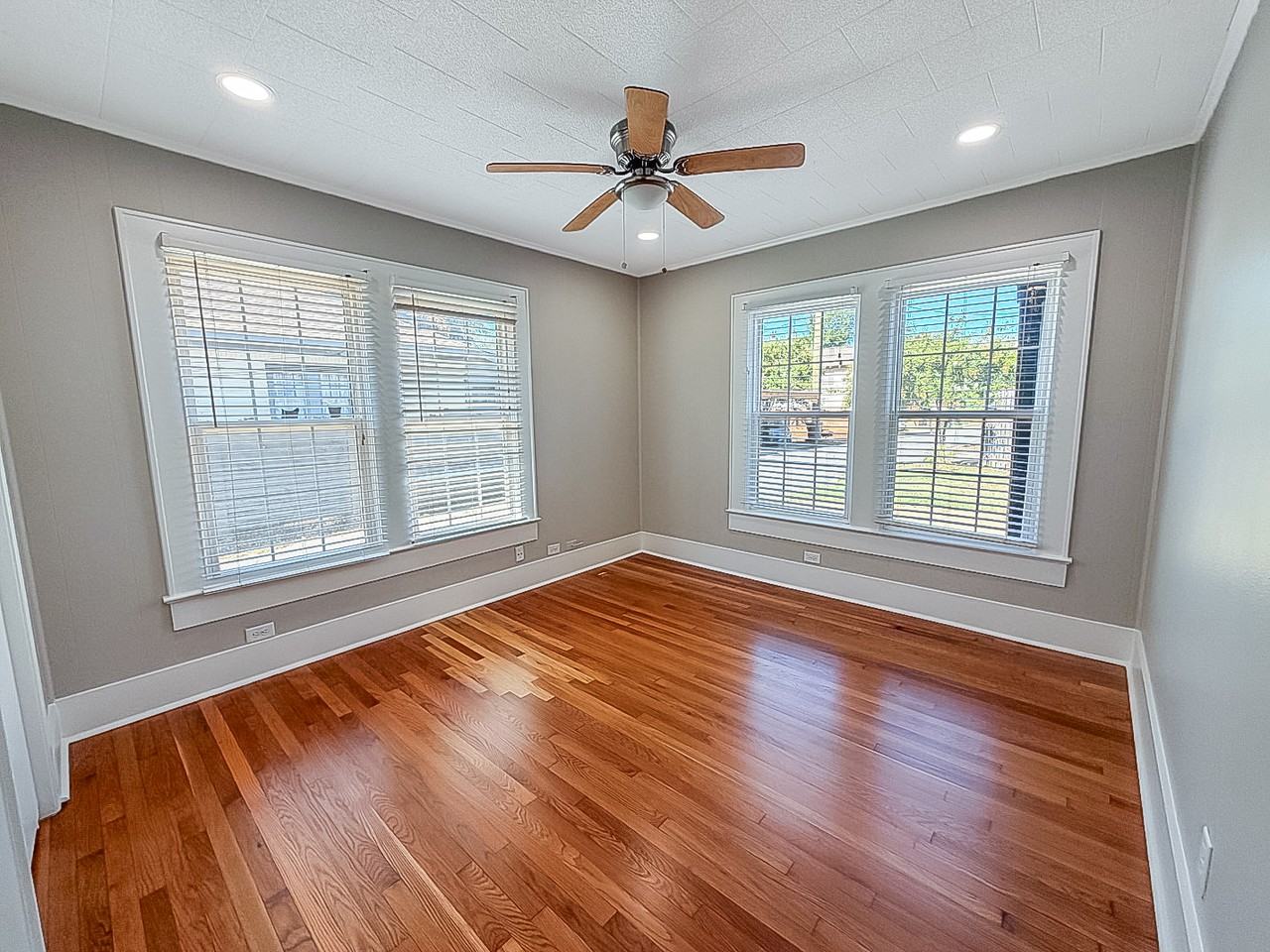 821 S College Ave - Photo 7 of 14