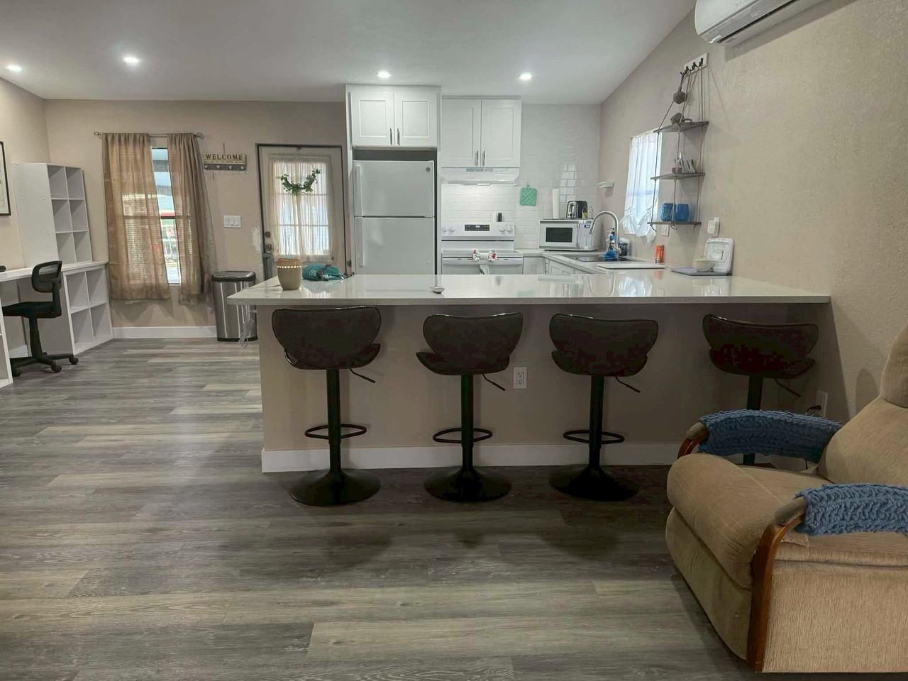 4701 Leilani Ln - Photo 3 of 8