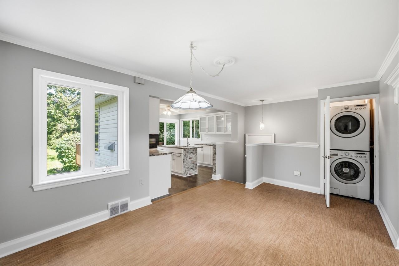 40 Brook Road South - Photo 7 of 21