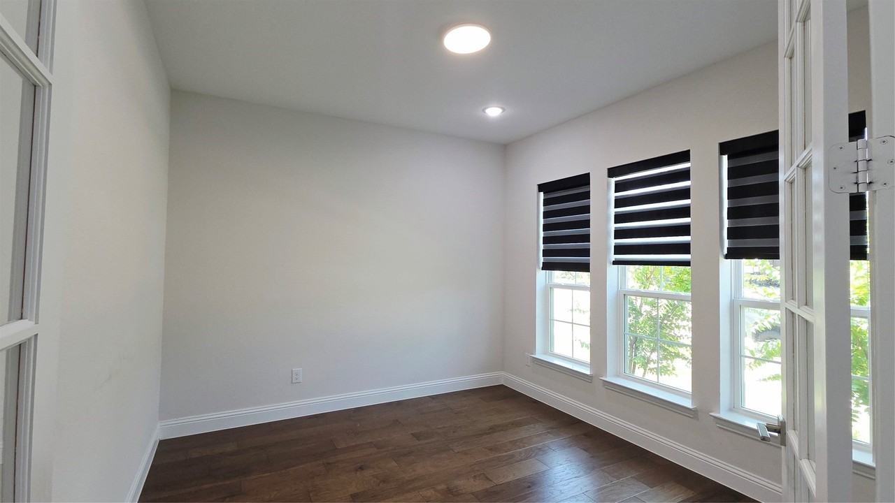 10870 Grayhead Dr - Photo 4 of 36