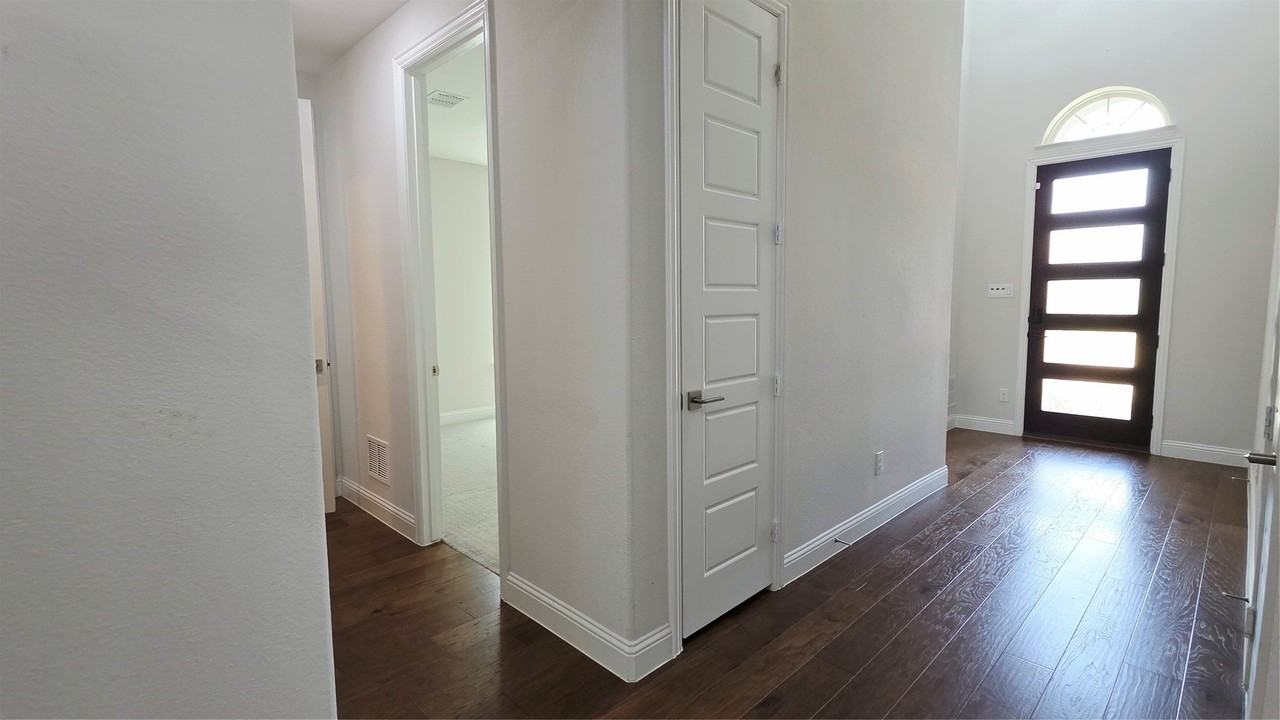 10870 Grayhead Dr - Photo 5 of 36