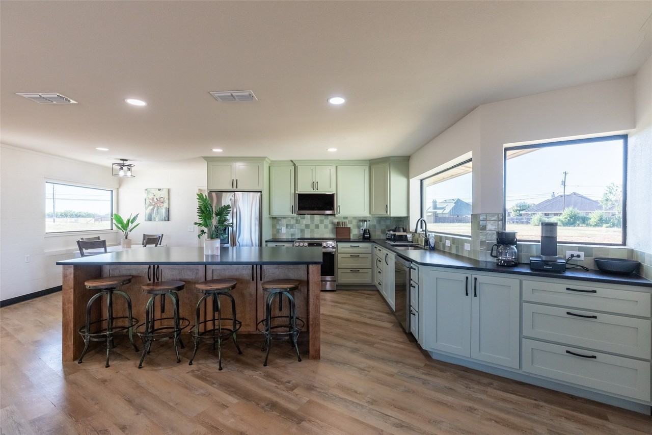 5400 Ridgeline Dr - Photo 6 of 40