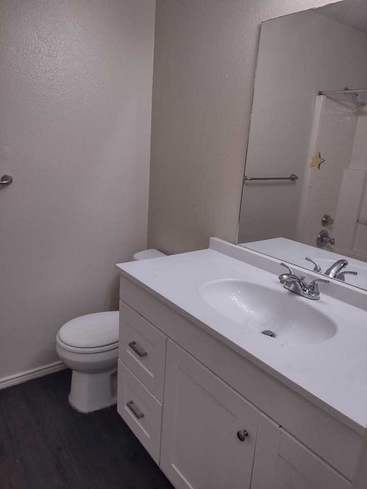 500 Fort Worth St - Photo 3 of 15