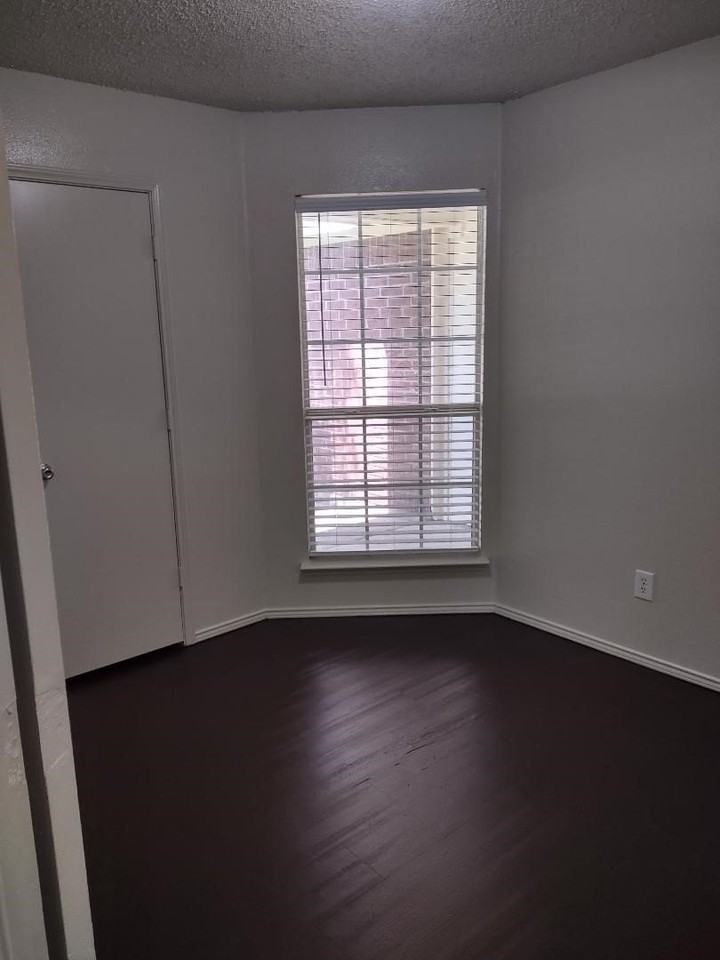 500 Fort Worth St - Photo 6 of 15