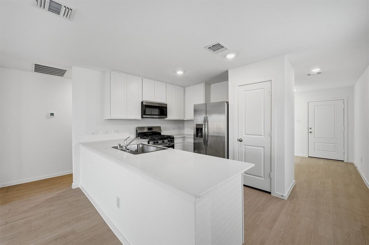 3924 Superior Pl - Photo 4 of 21