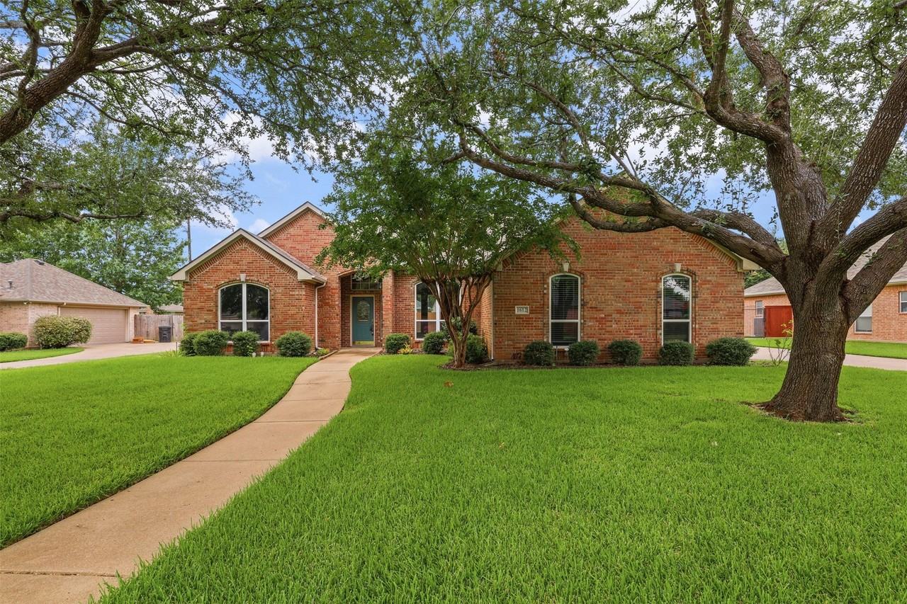 1612 Twin Oaks Dr - Photo 5 of 32