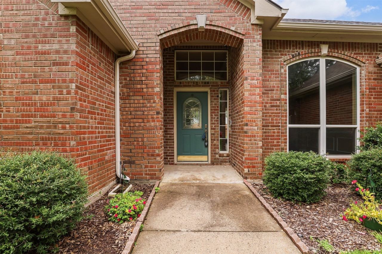 1612 Twin Oaks Dr - Photo 6 of 32