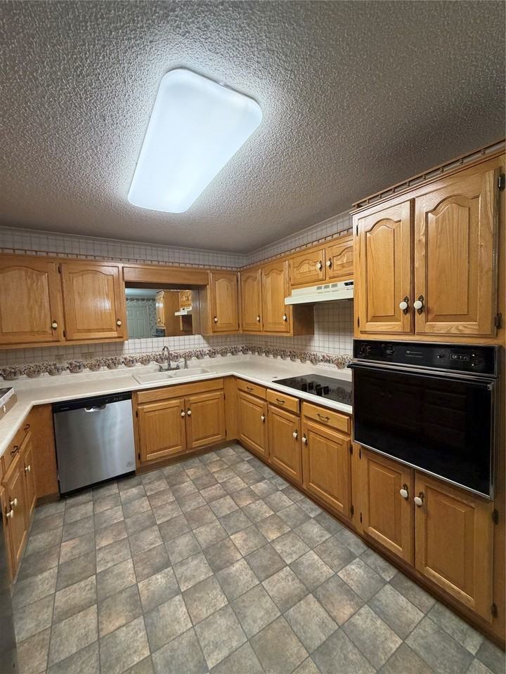 567 W College St - Photo 3 of 21