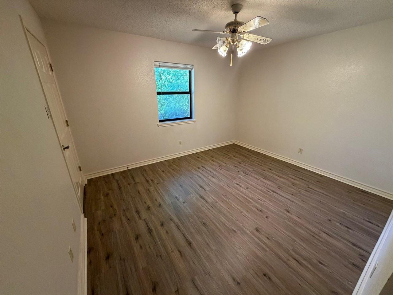567 W College St - Photo 7 of 21