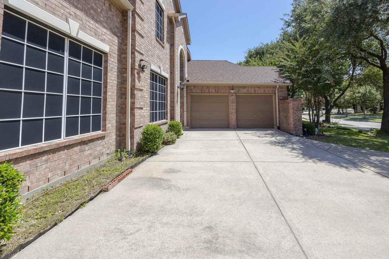 10002 River Bend Dr - Photo 5 of 40