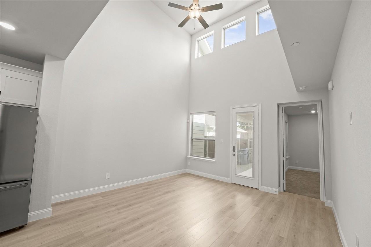 1045 Thomas Pl - Photo 7 of 34