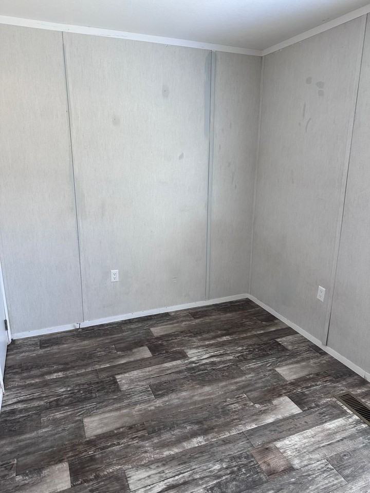 241 E Laurel Ln - Photo 2 of 9