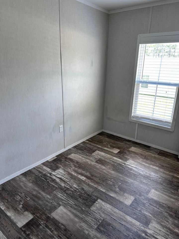 241 E Laurel Ln - Photo 4 of 9